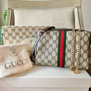 Authentic Gucci vintage web sherry line crossbody bag 010.378. (Q114)